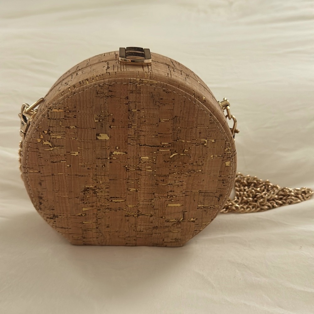 Savanna semi-round cork purse with gold fleck detail and gold chain